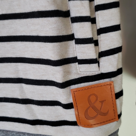 Ampersand Ave doublehooded sweater - Picture 3 of 4